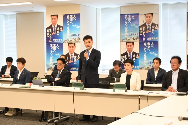 常任幹事会　泉健太