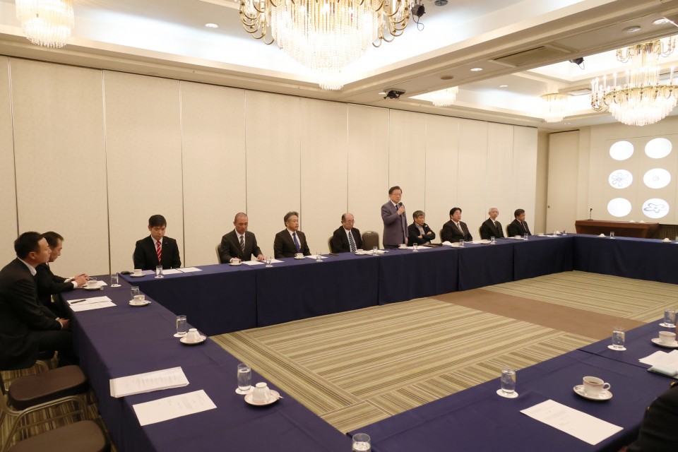あいさつする瓜生会長と福島県議団 20240304_181921_re_rez.JPG