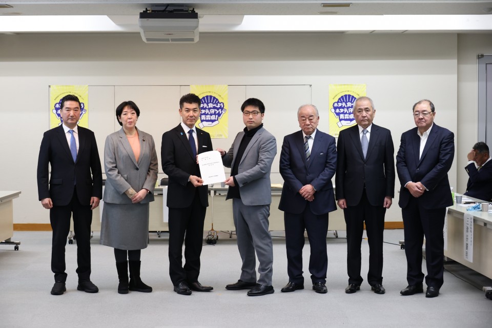 ホタテの在庫についての要望を受ける泉代表ら 泉健太 田名部匡代 升田世喜男