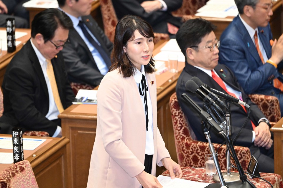 石川香織 予算委員会