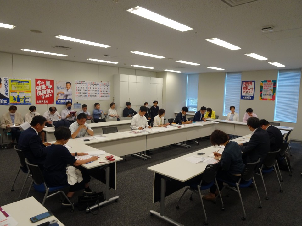 大島敦 菊田真紀子 柚木道義 小山展弘 落合貴之 岡本あき子 湯原俊二 堤かなめ 牧山ひろえ 熊谷裕人 水野素子 日教組