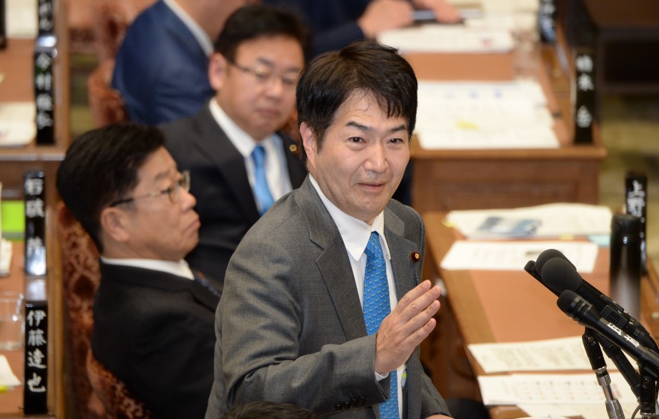 衆院予算委員会 奥野総一郎