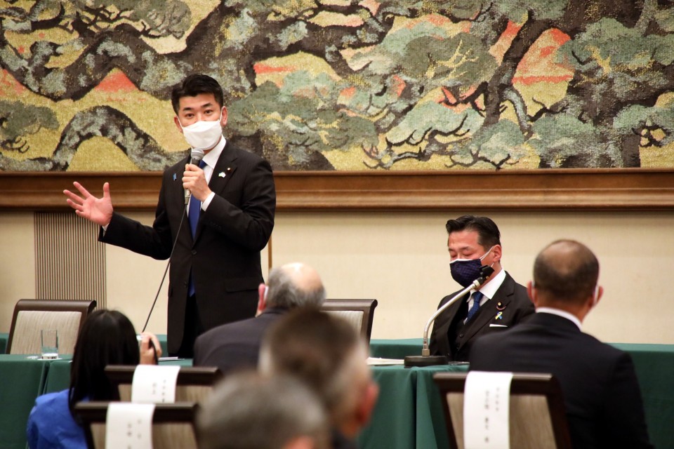 対話集会で語る泉代表(左) 20220313_172536_01_re_rez.JPG