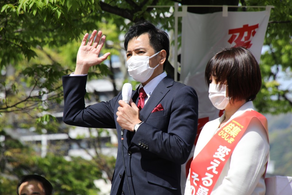 野村功次郎・広島5区総支部(左)と宮口はるこ候補 20210418_135953_02_rsz.JPG