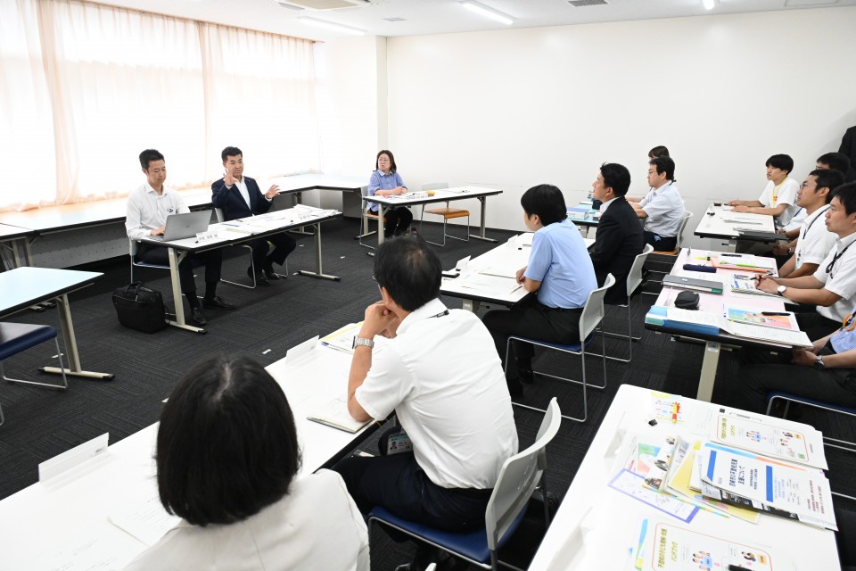 泉健太 井坂信彦
