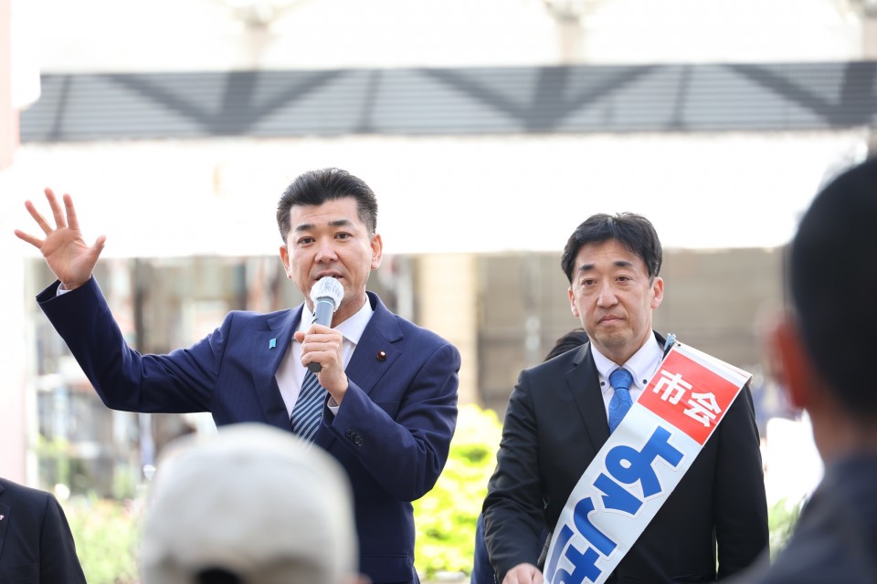 よこはた市会候補(右)と泉代表 20230408_134126_02_rez.JPG