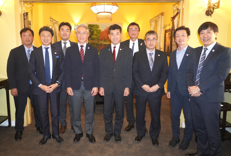 泉健太 源馬謙太郎 青柳陽一郎 ベトナム共産党書記局