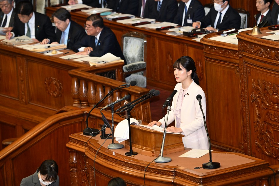 石川香織 衆院本会議