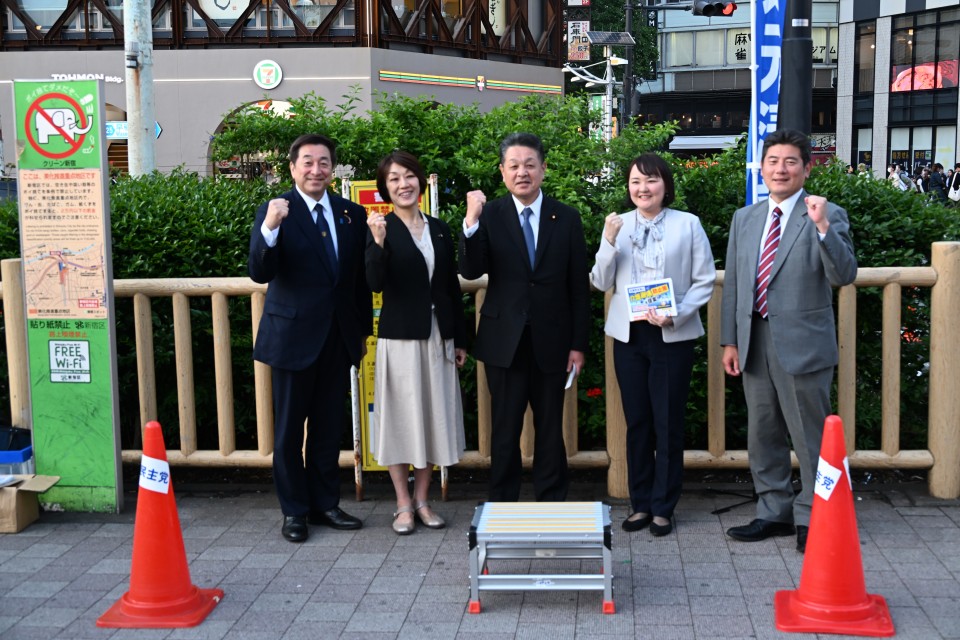 左から古賀之士、古賀千景、小沢雅仁 各参院議員、山口薫、小野裕次郎両新宿区議