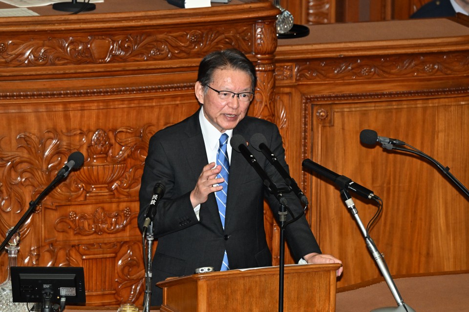 衆院本会議 長妻昭 第213回通常国会