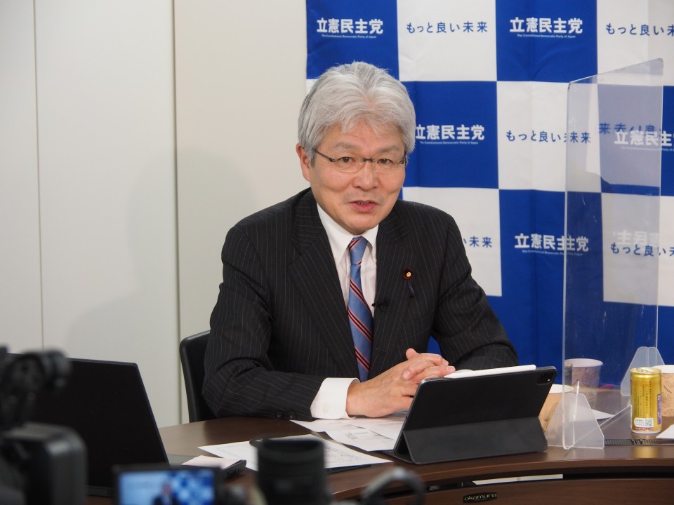 ホストスピーカーの逢坂誠二代表代行 予算委員会筆頭理事として見える視点で国会論戦も解説 P1010081 (3).JPG