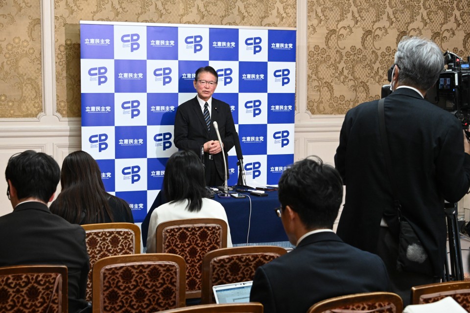 長妻昭代表代行