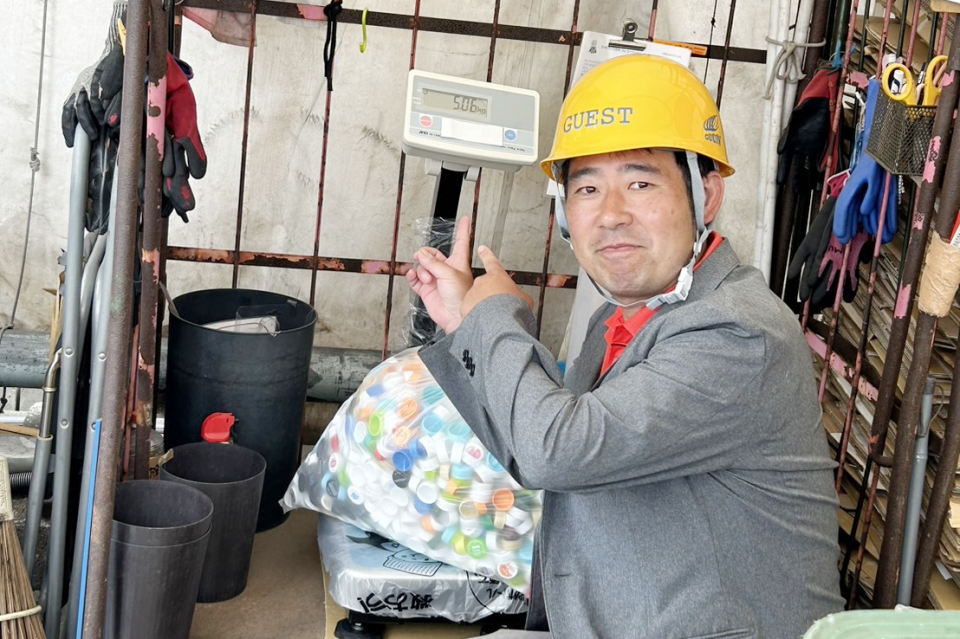 金沢区鳥浜町でリサイクル活動。回収したペットボトルのキャップを世界中の子ども達へワクチン支援 金沢区鳥浜町 ペットボトルキャップ回収業者にてリサイクル活動。支援者様よりキャップを集めて頂き回収したものを業者へ持ち込み世界の子供達へワクチン支援.png 中村武人