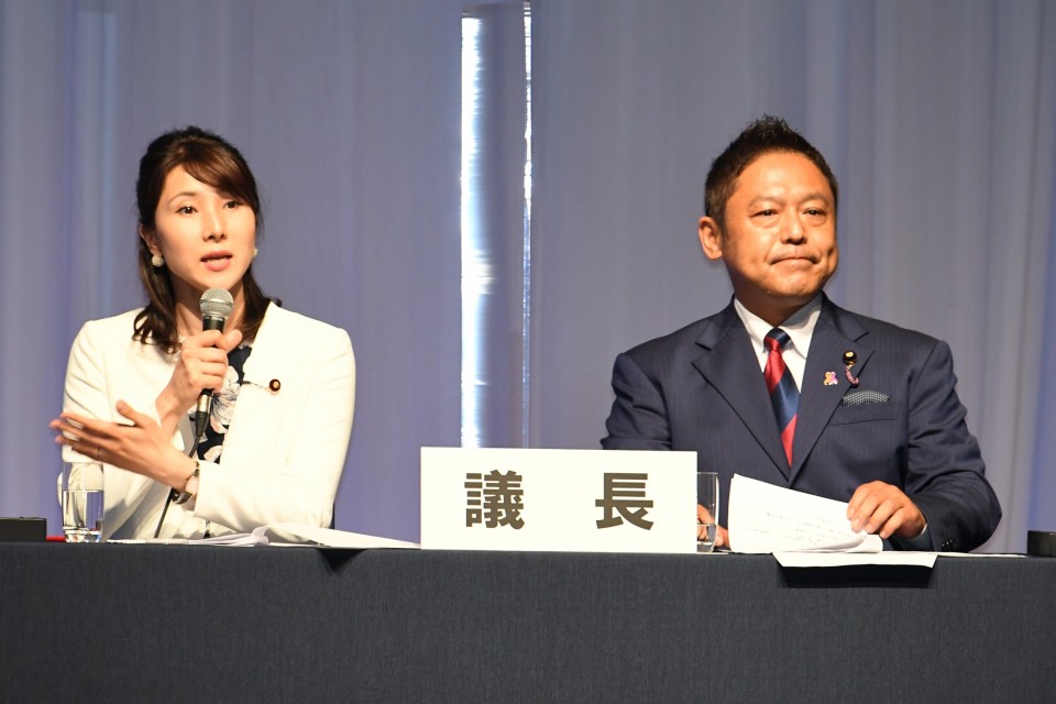 2020年9月の立憲民主党の結党大会でも横沢高徳参院議員(写真右)とともに司会を務めた 結党大会.jpg