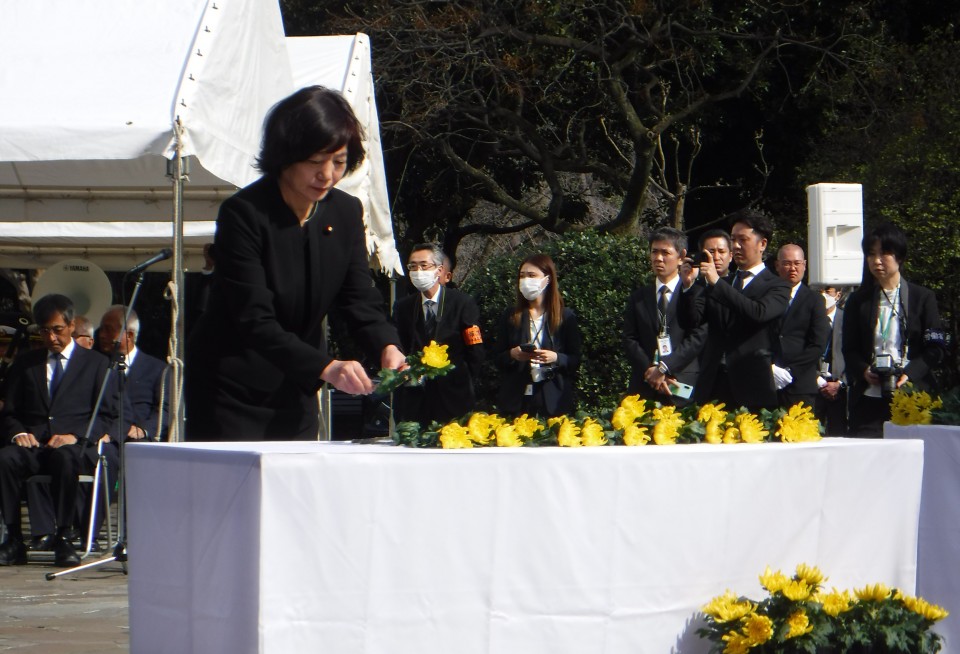 堤かなめ　硫黄島戦没者遺骨引渡式