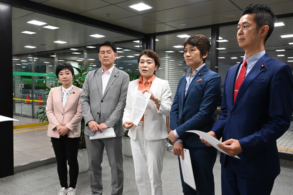 カスタマーハラスメント対策 高木真理 村田享子 西村智奈美 大西健介 井坂信彦