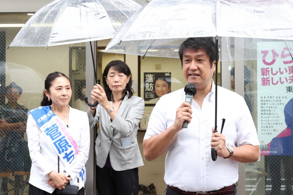 あいさつする風間ゆたか都議 菅原ちいね