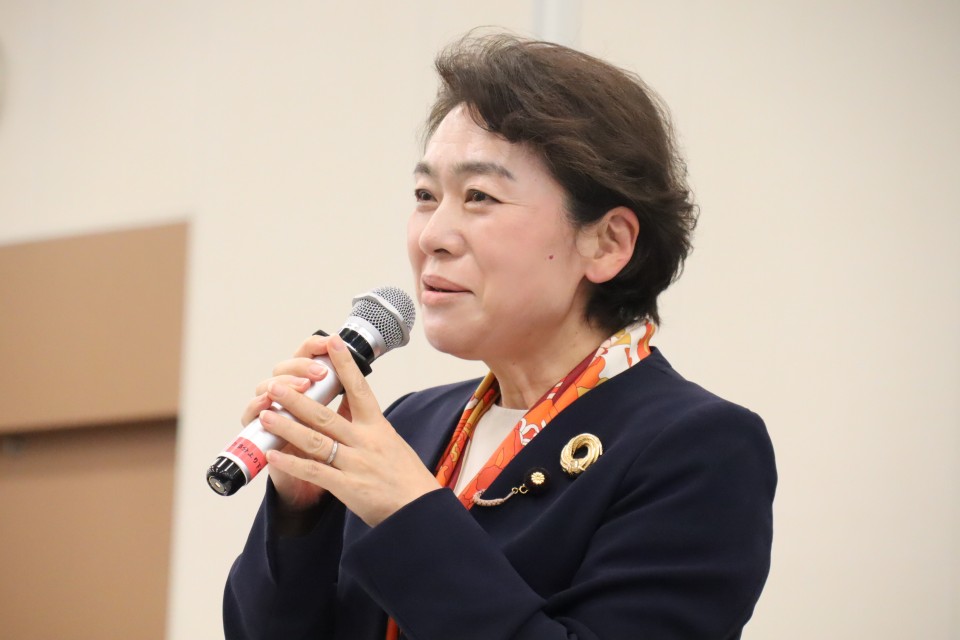 高木真理