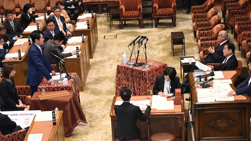 衆院予算委員会 落合貴之
