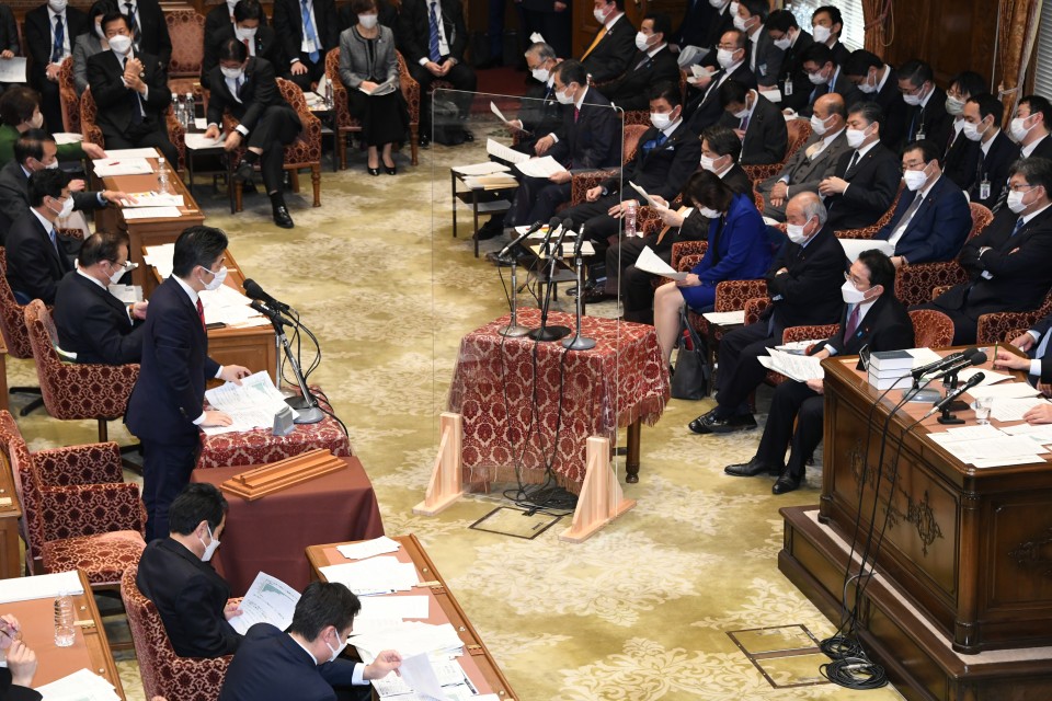 0221 衆予算 重徳4.JPG