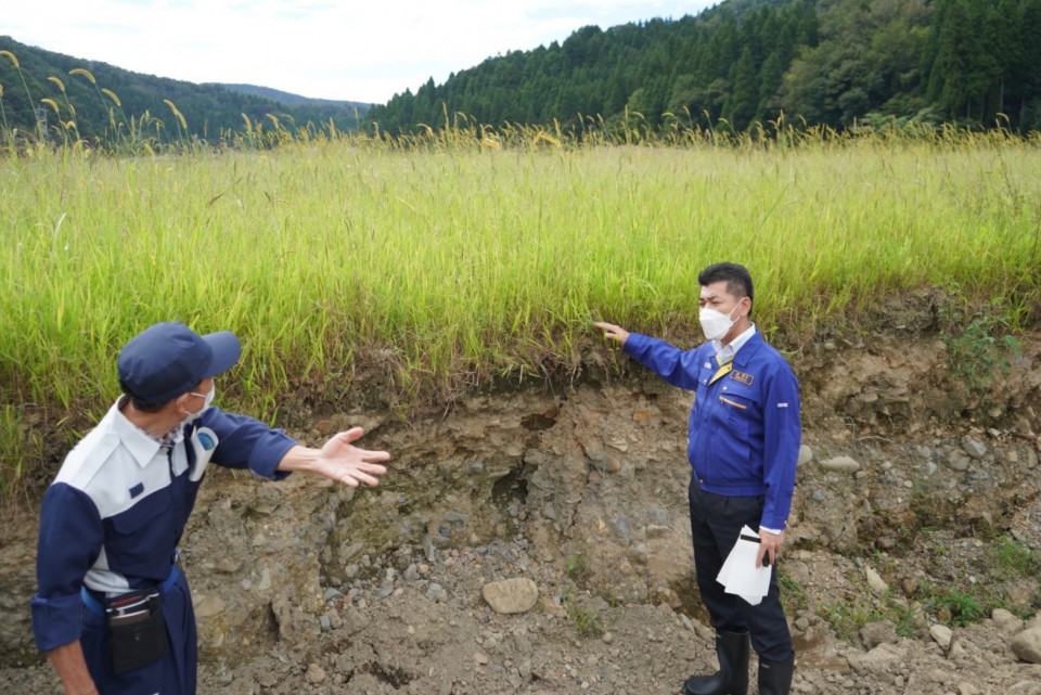 農業被害の現場を視察する泉代表 S__257425430fukui.jpg