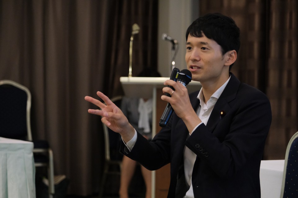 馬場雄基議員写真①.JPG