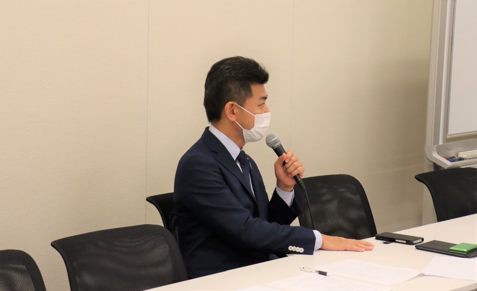 若者たちと意見を交わす泉政調会長 IMG_7819.jpg