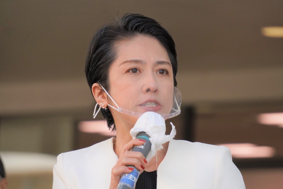 イオン本牧店前で演説する蓮舫代表代行 ★1蓮舫代表代行DSC00788.JPG