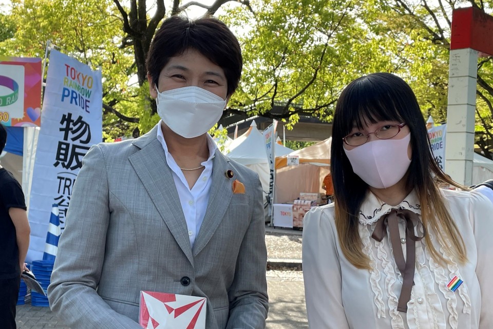 昨年芥川賞を受賞した台湾出身の李琴峰さんと。性的マイノリティーや日本に暮らす外国人が登場する小説を発表し続けている 50FE0AA4-7CC0-4B12-A4BB-719FD76F03BC_2.jpg