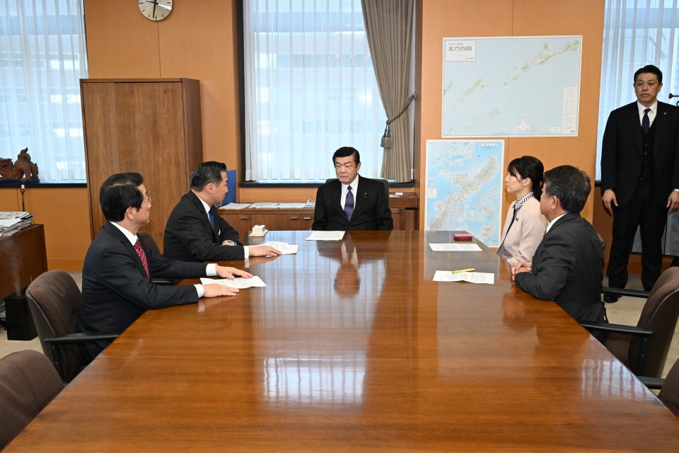 福山哲郎 石川香織 屋良朝博 武正公一