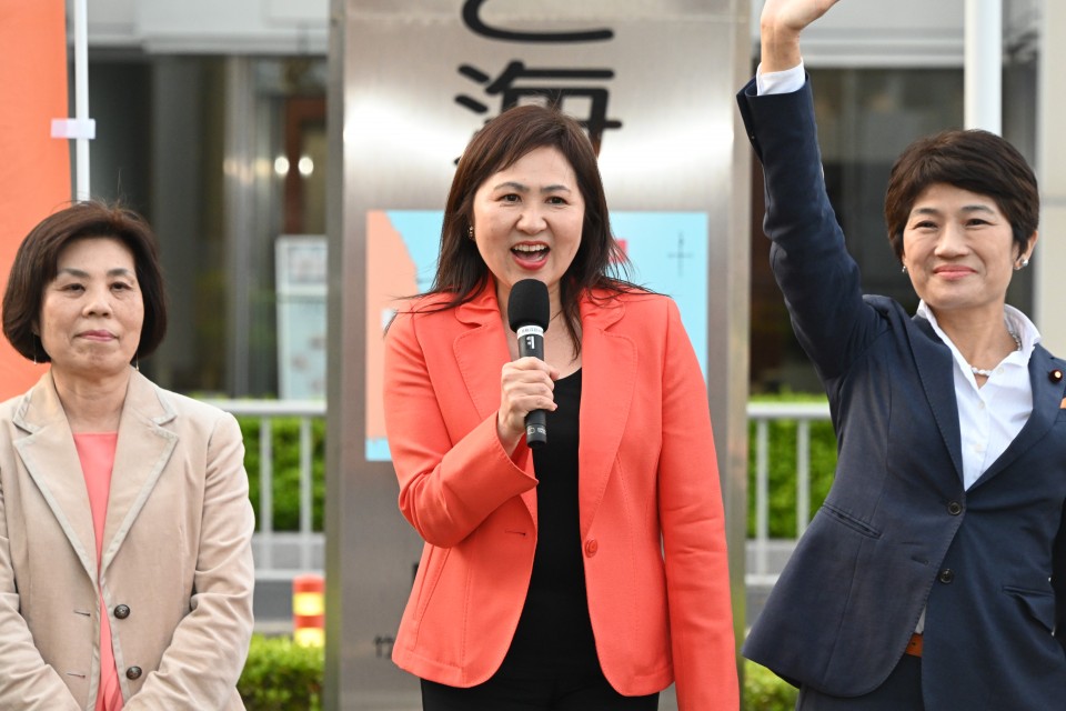 亀井亜紀子 西村智奈美