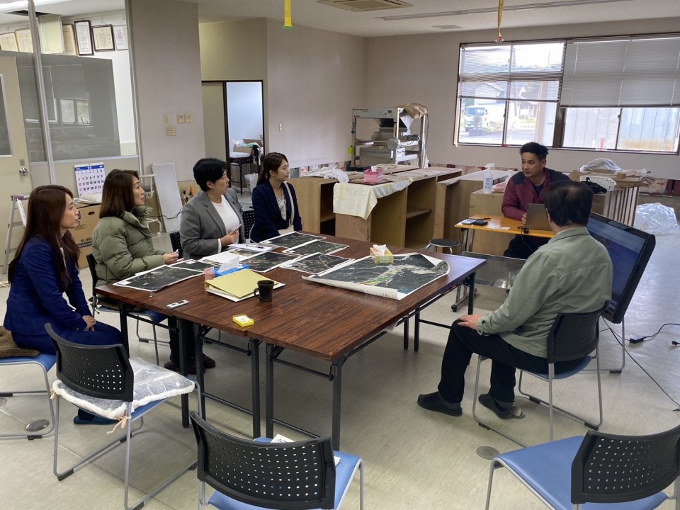 有限会社すえひろでの意見交換 有限会社すえひろでの意見交換 田名部匡代 徳永エリ 小山田経子