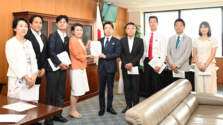 訪問介護の基本報酬引き下げの早急な見直し　要請　高木真理　中島克仁　早稲田ゆき　柚木道義　井坂信彦　川田龍平　塩村あやか　奥村政佳
