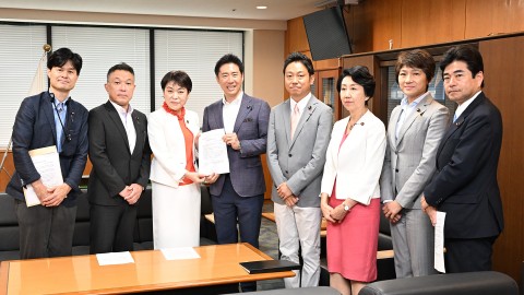 高木真理　中島克仁　柚木道義　奥村政佳　早稲田ゆき　西村智奈美　山井和則　中間年薬価改定廃止