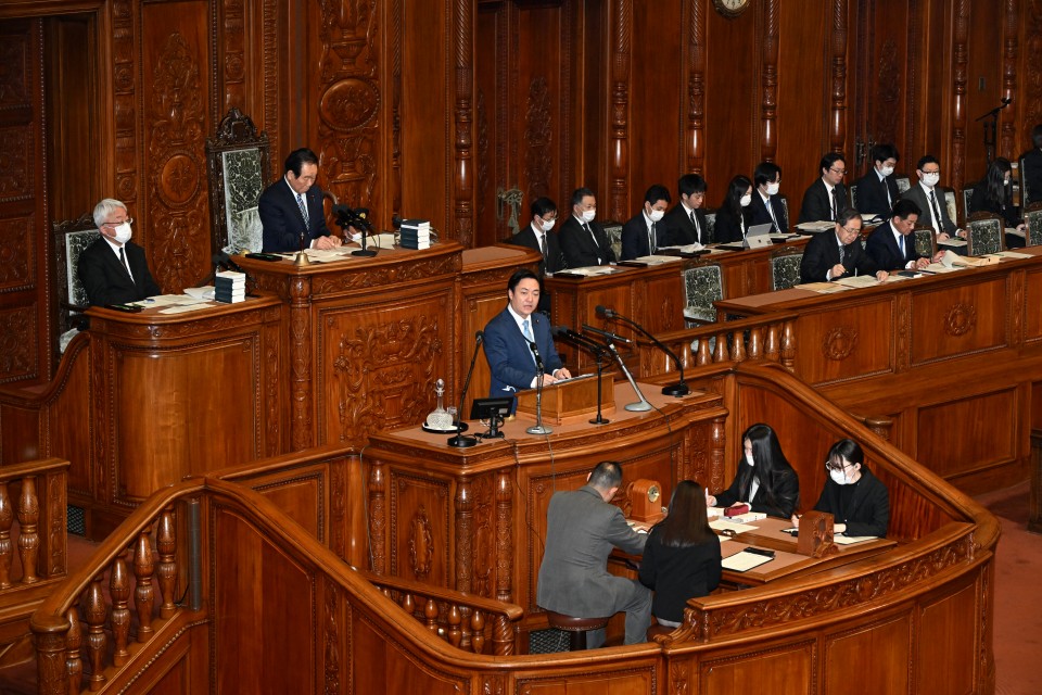 衆院本会議 神津たけし 流通業務の総合化及び効率化の促進に関する法律及び貨物自動車運送事業法の一部を改正する法律案
