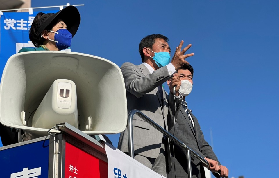 写真中央が参院選滋賀県選挙区で立候補予定の田島一成(たじま・いっせい)さん 滋賀.jpg