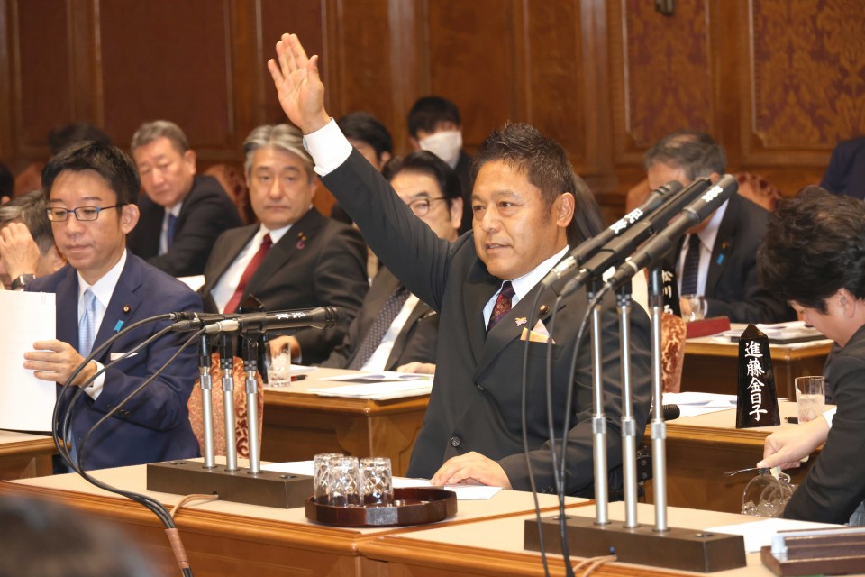 参院予算委員会 横沢高徳
