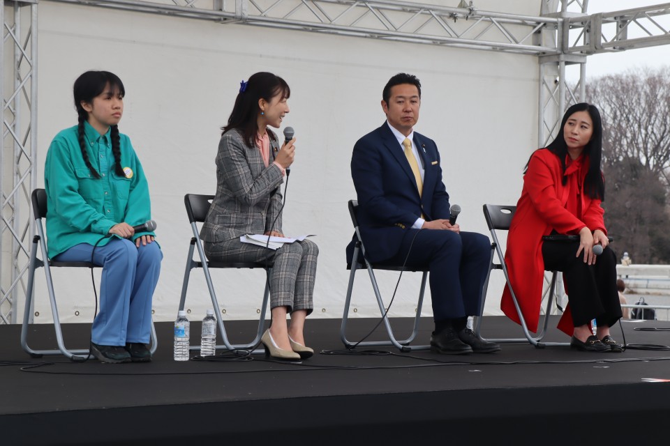 塩村あやか りっけんユース.JPG