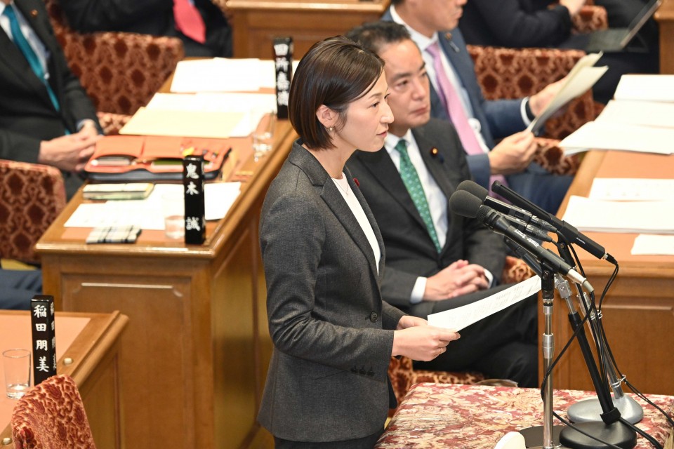 衆院予算委員会 酒井なつみ