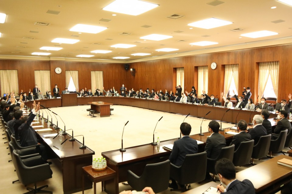 挙手による賛成多数で可決しました 20210609_160244_rsz.JPG