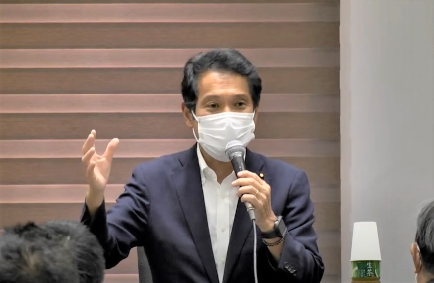 22-09-10 『立憲民主党タウンミーティングin福岡』写真:6 質問に答える大串博史選対委員長 (2).jpg