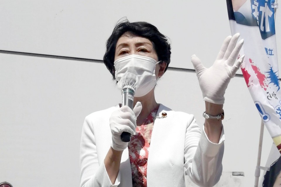 大船駅前で訴える早稲田夕季衆院議員 IMG_20210801_131512_re2_rez.jpg