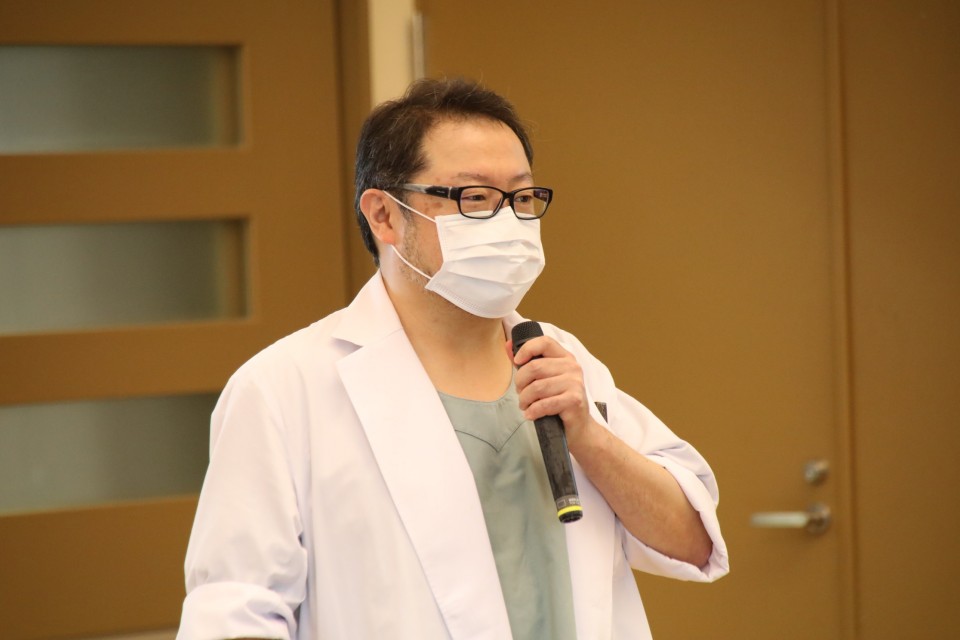 説明をする天江院長 20210923_140651_01_rez.JPG
