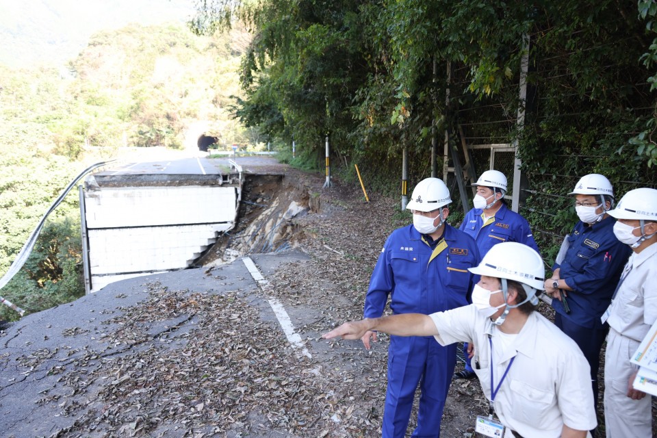 国道327号道路の崩壊現場 20220930_093736_01_rez.JPG