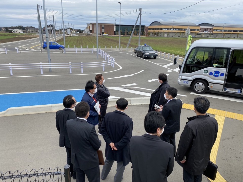 中高一貫校新設にあわせ設置された新駅を視察 中高一貫校新設にあわせ設置された新駅視察の様子.jpg