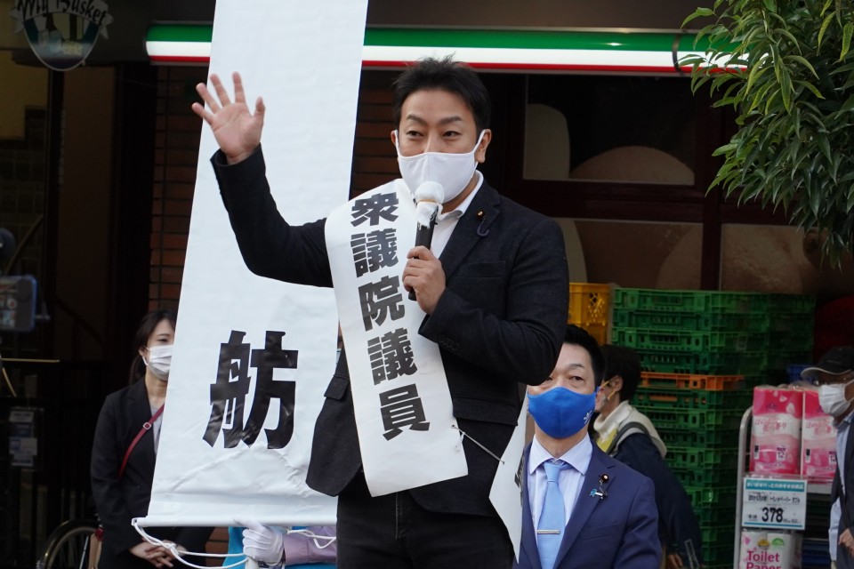 綱島イトーヨーカドー前で演説する中谷議員 DSC03582_re_rsz.JPG