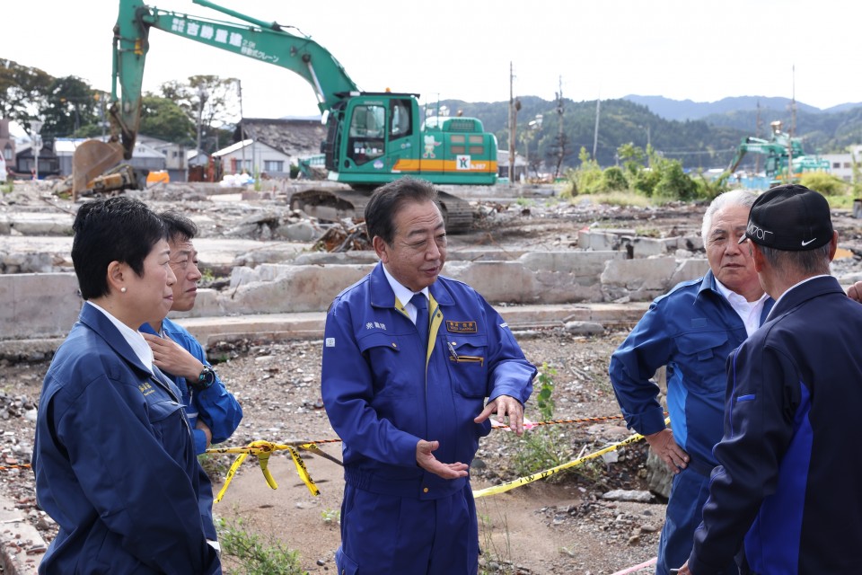 建物倒壊や大規模火災の状況を視察する野田代表ら 野田佳彦 辻元清美 近藤和也 被災地 視察