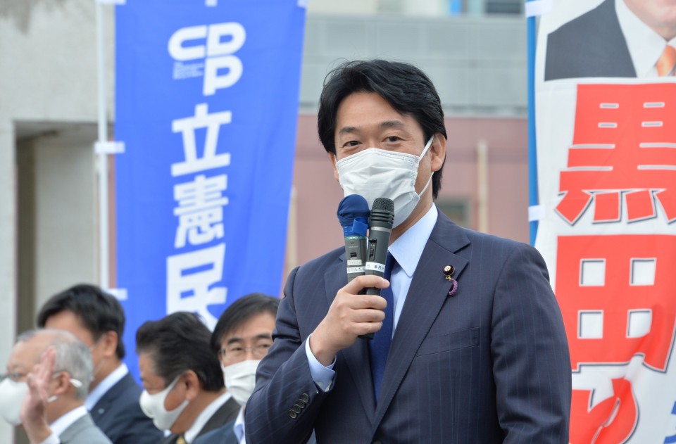 国会情勢について報告する小西洋之参院議員 DSC_3467konishi.JPG