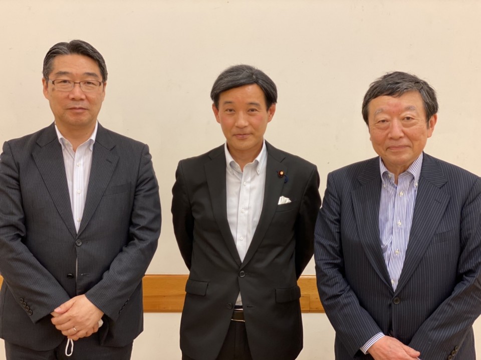 左から前川喜平さん、山崎誠衆議院議員、寺脇研さん S__125518011.jpg