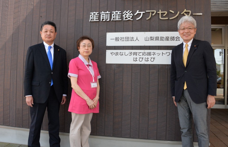 写真右から、逢坂代表代行、榊原センター長、小沢参院議員 DSC_2733mama1.jpg